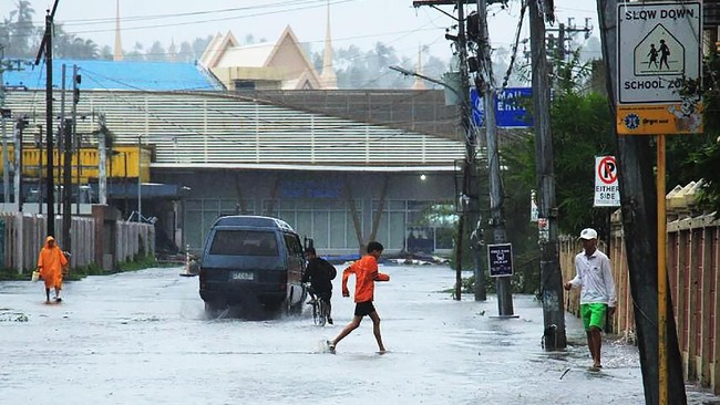Sebanyak 66 ribu penduduk Filipina dilaporkan mengungsi akibat banjir yang dipicu curah hujan tinggi ketika dilanda Topan Kammuri.