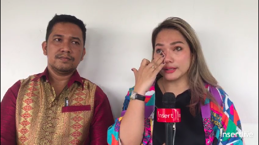 Tangisan Jenny Cortez pecah saat cerita soal perjalanan karirnya.