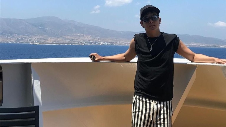 Kim Hyung Joon tengah menjadi perbincangan hangat usai penampilan dirinya menjadi orang kurir. Lalu seperti apa potret keseharian Kim Hyung Joon?
