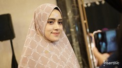 Fairuz A Rafiq Akan Buka Bisnis Fashion, Bagaimana Konsepnya?