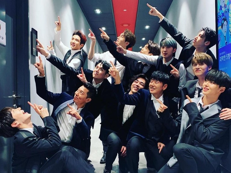 6 Foto Lawas Taesaja, Boygroup yang Satu Anggotanya Kini Jadi Kurir Enam potret lawas dari boygroup asal Korea Selatan, Taesaja. Seperti apa kabarnya kini?