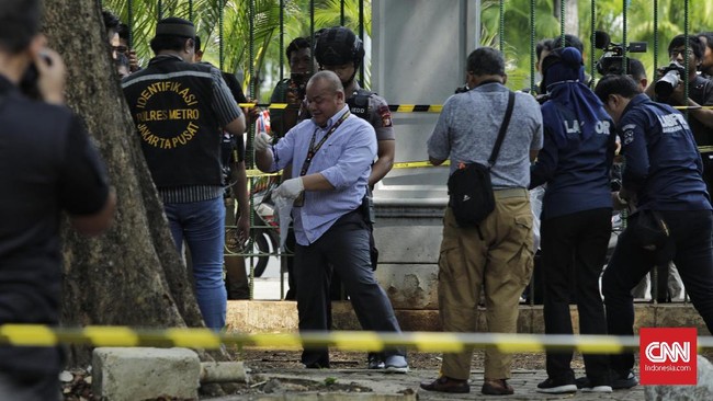 Prabowo Subianto mengakui telah mendengar kabar ledakan dari Monas, ia meminta semua pihak menunggu hasil investigasi polisi.