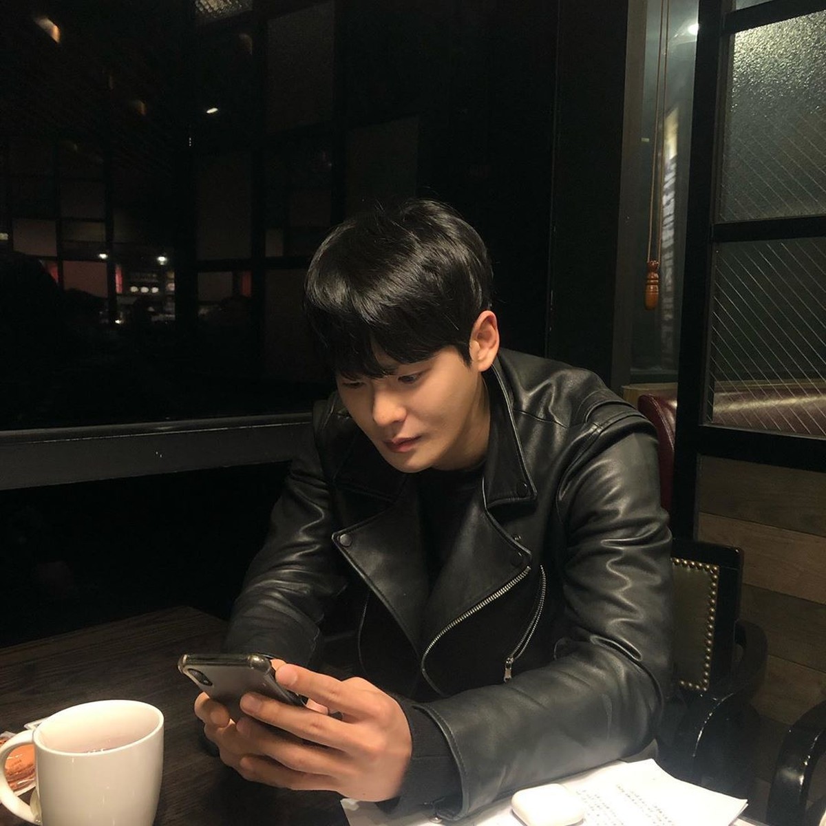 Aktor junior Cha In Ha dikabarkan telah meninggal dunia&period; Hal ini dikabarkan oleh pihak agensi Fantagio&period; Berikut ini potret bahagia semasa hidupnya&period;