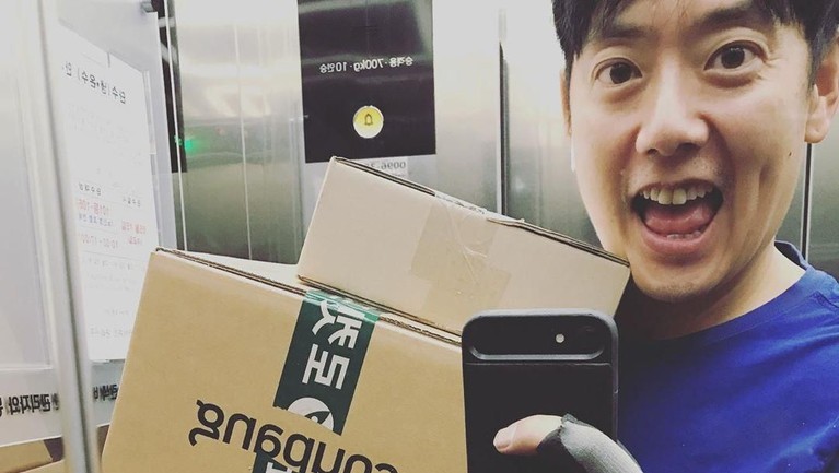 Kim Hyung Joon tengah menjadi perbincangan hangat usai penampilan dirinya menjadi orang kurir. Lalu seperti apa potret keseharian Kim Hyung Joon?