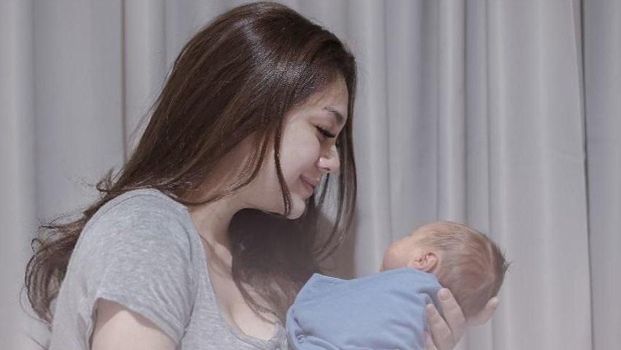 Arti Unik Nama Anak Celine Evangelista, Adem Bacanya Setelah tiga bulan, Istri Stefan William, Celine Evangelista akhirnya mengumumkan nama anak keduanya. Unik dan bermakna mendalam.