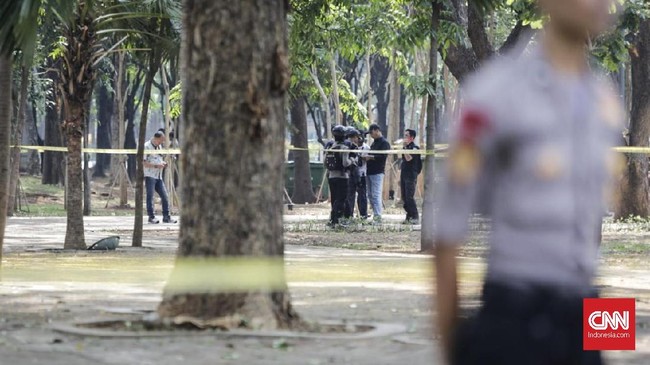 Sejumlah saksi mata mengatakan suara ledakan di Monas terdengar sangat keras. Kondisi korban mengenaskan dan penuh luka bakar.