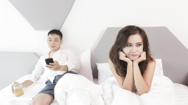 Ada banyak hal yang jadi alasan suami sering malas bercinta. Hal itu tak semata-mata dipicu perselingkuhan atau pesona istri yang berkurang.