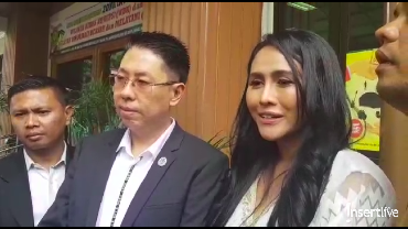 img-title Baru Nikah 3 Bulan Sudah Cerai, Ratu Meta Kapok Dicomblangin