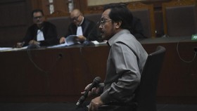 Gubernur Kepri Nonaktif Dituntut Enam Tahun Penjara