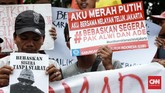 FOTO: Aksi Nelayan di Depan Mapolda Metro Jaya Nelayan Kampung Baru Dadap dan Kamal Muara yang tergabung dalam Front Perjuangan Rakyat Jakarta berunjuk rasa menuntut pembebasan rekannya.