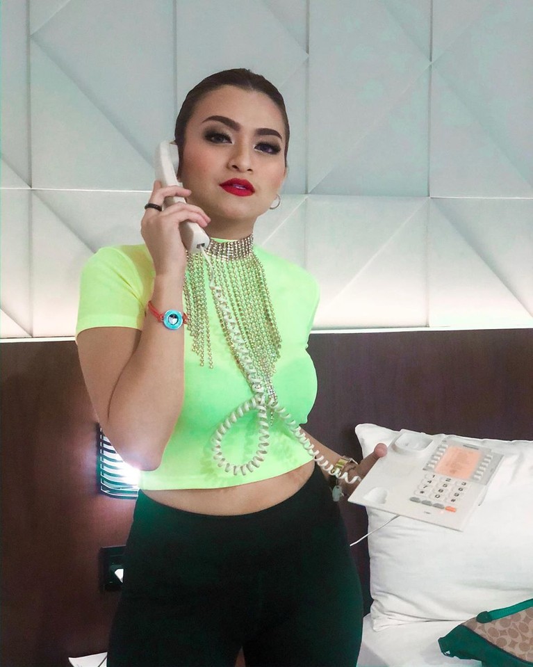 7 Foto Aduhai DJ Nathalie Holscher yang Asistennya Babak Belur Nama DJ Nathalie Holscher menjadi sorotan setelah mengunggah video asistennya dipukuli pria berinisial GS. Namun sosok seksinya tak luput jadi perhatian.