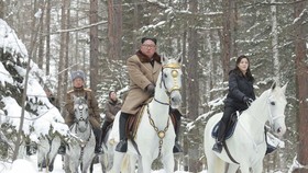 Tak Muncul Setahun, Istri Kim Jong-un Diduga Hilang