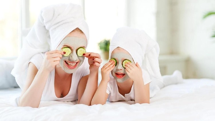 Bunda, weekend seperti saat ini waktunya memanjakan diri. Salah satunya dengan menikmati perawatan tubuh. Zodiak apa saja ya yang disarankan untuk spa?
