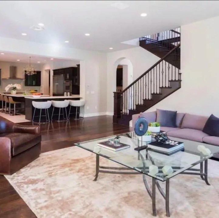 Rumah Katie Holmes yang terletak di Calabasas, California ini memiliki luas sekitar 561 meter persegi. (Foto: Homes and Property)