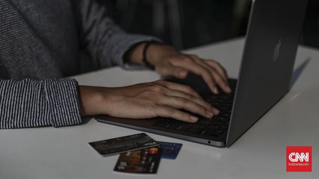 Belanja Online Naik 400 Persen Saat Musim Corona Ilustrasi pembayaran belanja online dengan kartu kredit. CNN Indonesia/Bisma Septalisma