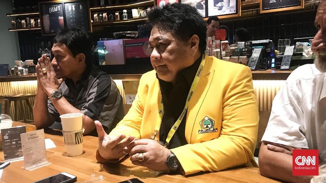 Luhut Pandjaitan kini menjabat Ketua Dewan Penasihat DPP Partai Golkar. Sementara Bamsoet menjadi wakil ketua umum Golkar.