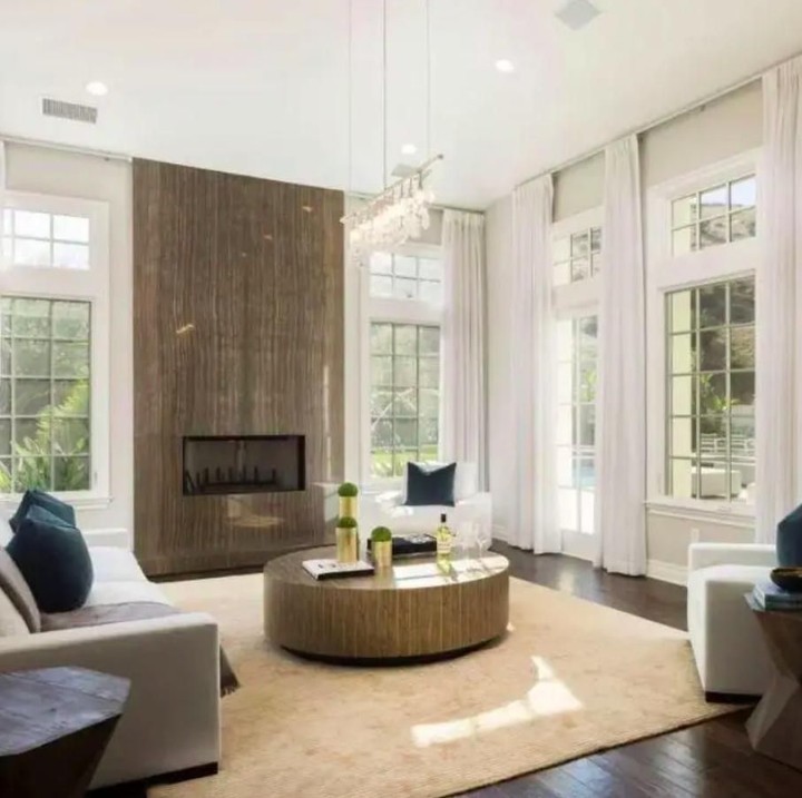 <div>Bergaya modern, rumah Holmes dijual dengan harga USD 4,6 juta atau setara Rp64,9 miliar. (Foto: Homes and Property)</div>