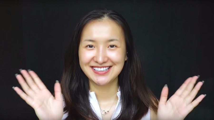 Viral, Video MUA Cantik Disiksa dan Ditendang Pacar di Dalam Lift MUA He Yuhong disiksa di dalam lift