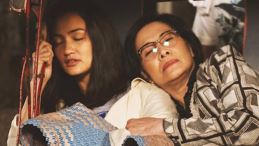 Ulasan mengenai sejumlah film Indonesia yang mengakat kearifan adat dan budaya lokal.