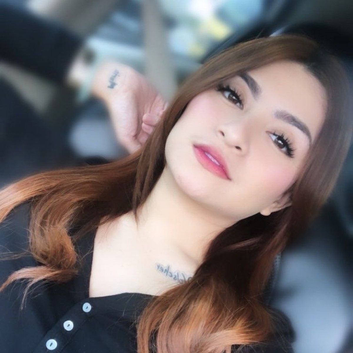 Nama DJ Nathalie Holscher menjadi sorotan setelah mengunggah video asistennya dipukuli pria berinisial GS&period; Namun sosok seksinya tak luput jadi perhatian&period;