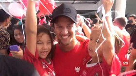 VIDEO: Keluarga dan Fans Sambut Tim Bali United di Bandara
