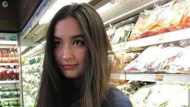 Pamer Selfie di Los Angeles, Masker Stephanie Poetri Bikin Salfok