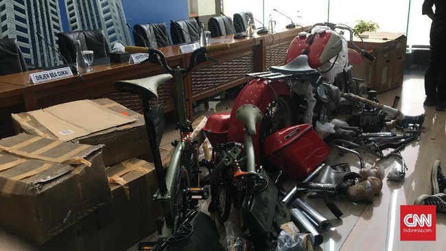 Menteri Keuangan Sri Mulyani menyatakan komponen motor Harley-Davidson selundupan Dirut Garuda dirampas negara dan tidak bisa ditebus.