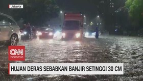 VIDEO: Hujan Deras, Jalanan Jakarta Banjir, Tanggul Jebol