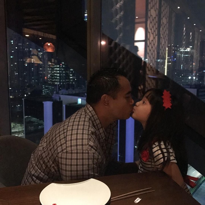 <p>Ardi Bakrie kerap mengunggah foto kedekatannya dengan sang putri tercinta, Mikhayla. Ia bahkan menulis <em>caption</em> yang menyentuh seperti, "Love you Mikhayla." (Foto: Instagram @ardibakrie)</p>