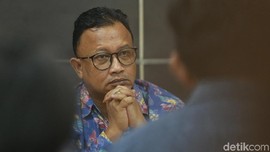 Komnas HAM Kritik Pejabat Pemasang Foto di Bansos Corona