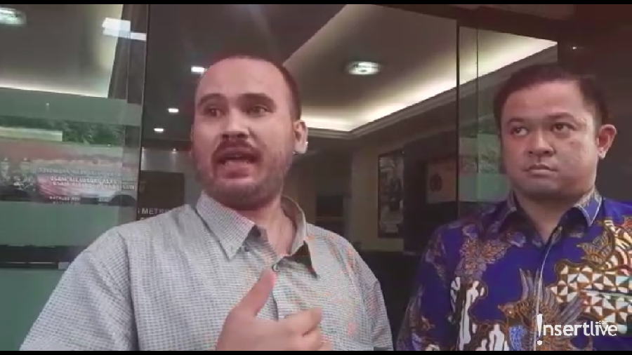 Arya Satria Claproth membenarkan syarat bertemu sang anak harus digeledah seluruh tubuh.