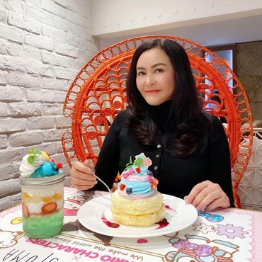 Liburan ke Jepang, Atiek Nur Wahyuni Ditantang Makan dengan Budget Minim