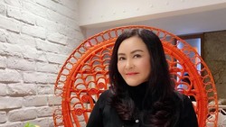 Liburan ke Jepang, Atiek Nur Wahyuni Ditantang Makan dengan Budget Minim