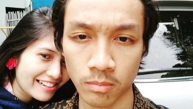 Dituding Tinggalkan Istri karena Bayi Cacat, Azis: Semuanya Bohong Diduga meninggalkan istri usai melahirkan bayi cacat, ini pengakuan suami.