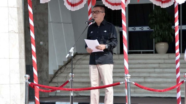 Anggota Komisi I DPR Dave Laksono meminta agar konflik yang terjadi di pucuk pimpinan TVRI tak mengganggu layanan kepada masyarakat.