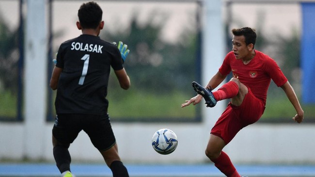 Timnas Indonesia U-23 akan bersua Myanmar pada babak semifinal cabang olahraga sepak bola SEA Games 2019 pada Sabtu (7/12).