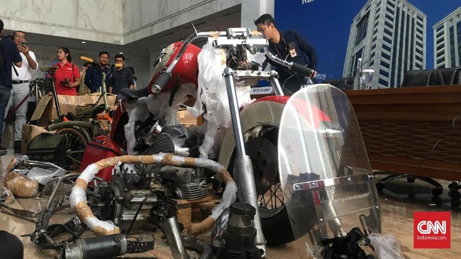 DJBC membantah kabar yang menyebut Menkeu Sri Mulyani memboyong dua sepeda Brompton tanpa membayar bea masuk dari perjalanan dinas luar negeri.