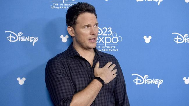 Ditegur 'Aquaman', Chris Pratt Minta Maaf Pakai Botol Plastik Berpose memegang botol minum plastik di unggahan Instagram, Chris Pratt pun mendapat teguran dari Jason Momoa.