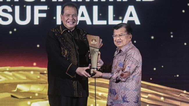 Eks Wakil Presiden Jusuf Kalla (JK) mendorong umat Muslim untuk menumbuhkan semangat kewirausahaan dan menekan tingkat kesenjangan ekonomi.