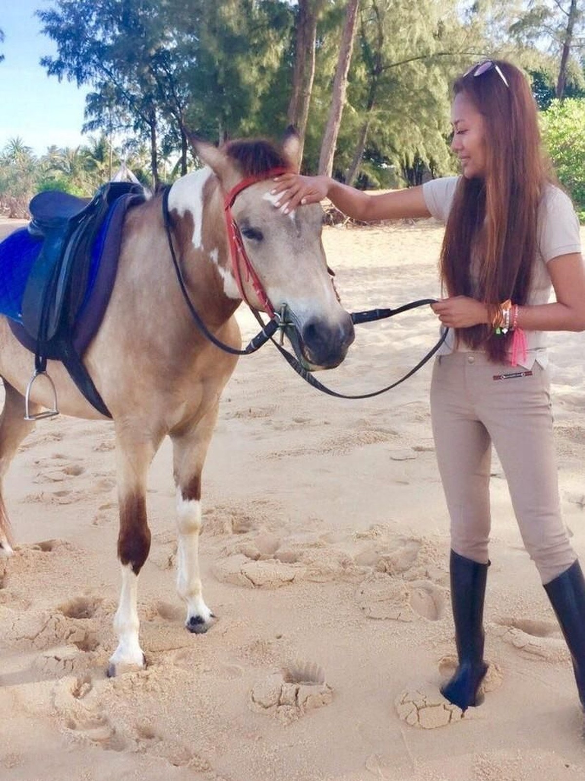 Azura Luna Mangunhardjono menjadi penipu profesional demi memenuhi gaya hidup mewah di Hong Kong&period; Inilah deretan potret cantiknya&period;