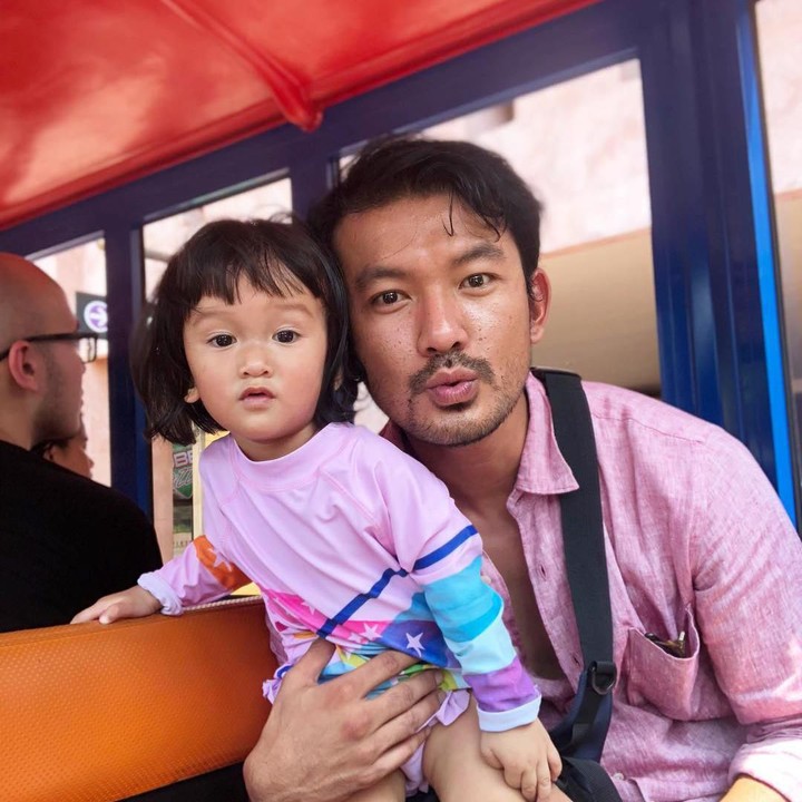 <p>Semoga sehat selalu ya untuk Salma dan Ayah Rio Dewanto. (Foto: Instagram @atiqahhasiholan)</p>