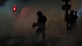 AS-Iran Tukar Tahanan sampai Demo Rusuh di Prancis