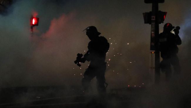 AS-Iran Tukar Tahanan sampai Demo Rusuh di Prancis Pertukaran tahanan antara Amerika Serikat dan Korea Utara sampai mogok massal dan demonstrasi di Prancis berujung rusuh.