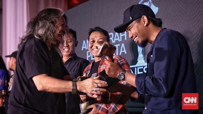 Pewarta Foto CNNIndonesia.com Menangkan Kompetisi Nasional Pewarta foto CNNIndonesia.com, Adhi Wicaksono, berhasil meraih juara I kompetisi foto nasional AFPI 2019.