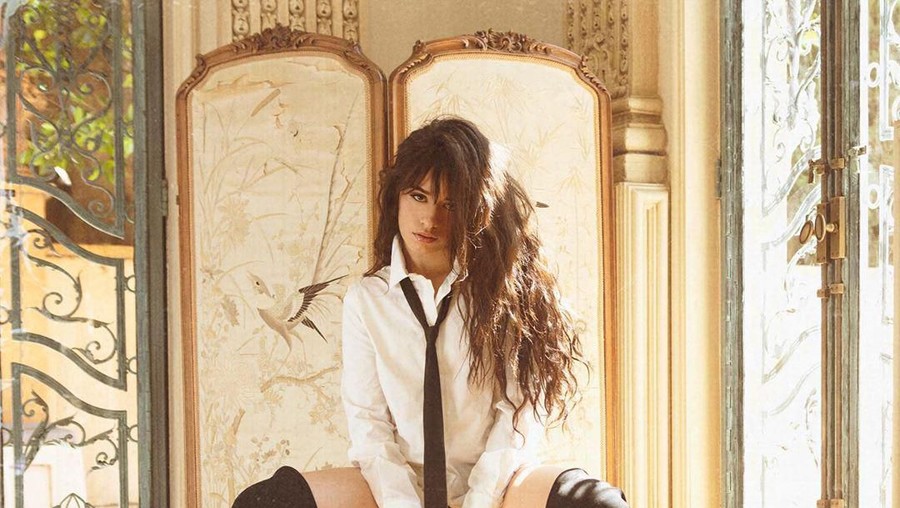 Album terbaru Camila Cabello yang diberi judul Romance berisikan 14 lagu romantis.