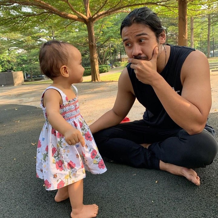 <p>Ekspresi Surinala bikin ayah Chicco jadi gemas nih. (Foto: Instagram @chicco.jerikho)</p>