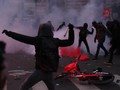 FOTO: Aksi Mogok Massal Berujung Ricuh di Paris