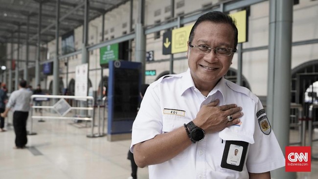 Dirut KAI Edi Sukmoro mengaku akan mematuhi perintah Menteri BUMN Erick Thohir yang berniat merombak jajaran direksi.