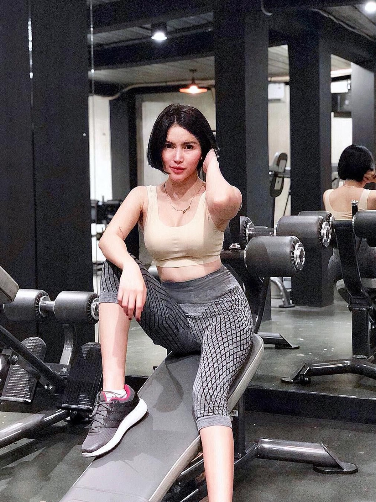 Intan Hardja beberapa waktu belakangan ini menjadi sorotan publik usai memutuskan melepas hijab dan umbar foto seksi di media sosial&period; Berikut 7 potretnya&period;