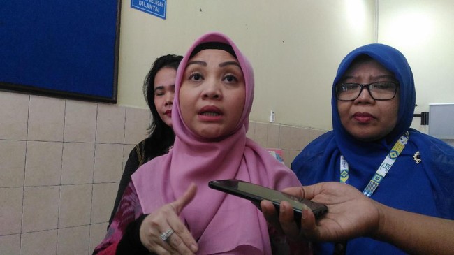 RSUP Haji Adam Malik Medan merawat empat orang, yang merupakan satu keluarga, pasien klinis difteri, dan satu di antaranya meninggal dunia.
